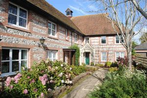 10 Earls Manor Court - Green door- click for photo gallery